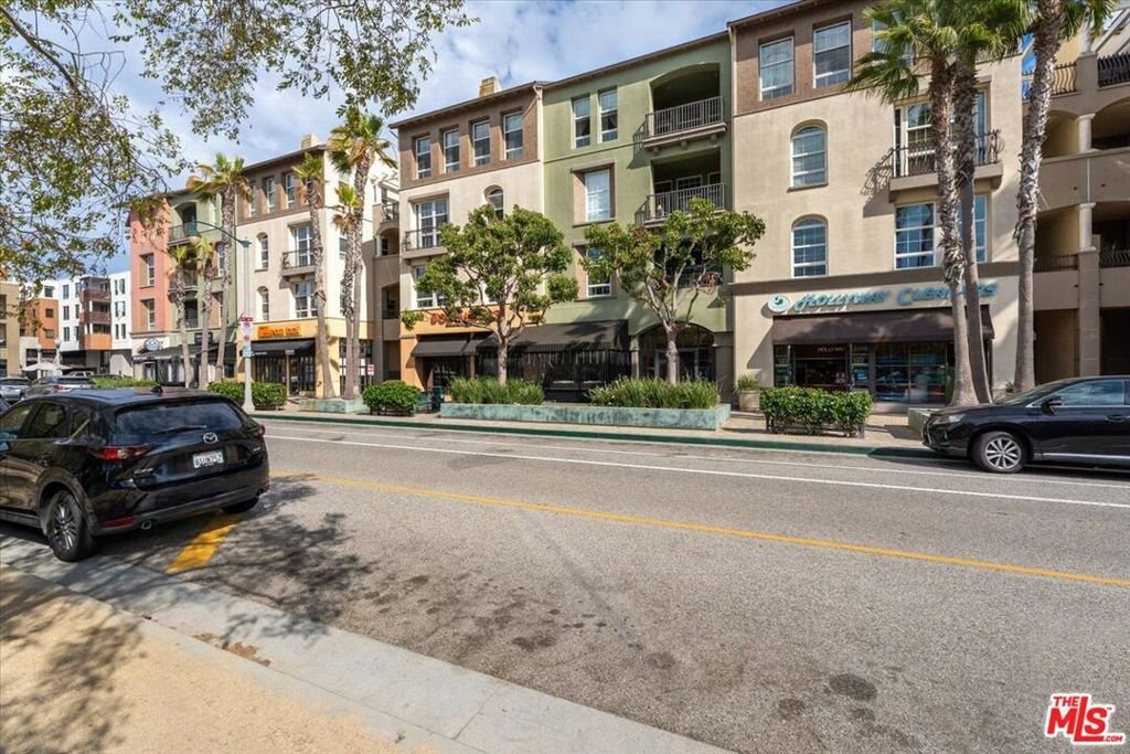 Condo in Los Angeles, California, United States 2 - 18517140