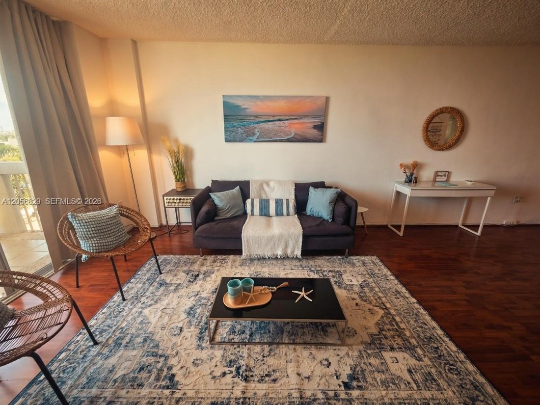 Condo in Miami Beach, Florida, United States 2 - 18513424