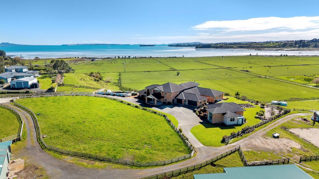 House in Whitford, Auckland, New Zealand 1 - 16205238
