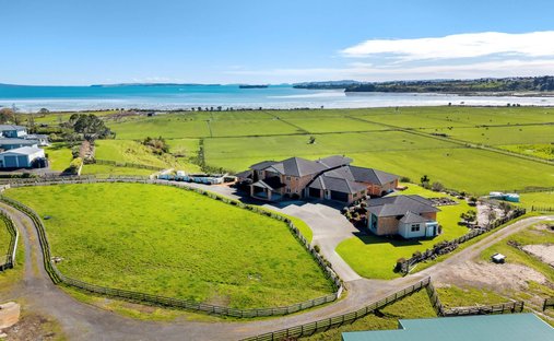 House in Whitford, Auckland, New Zealand 1