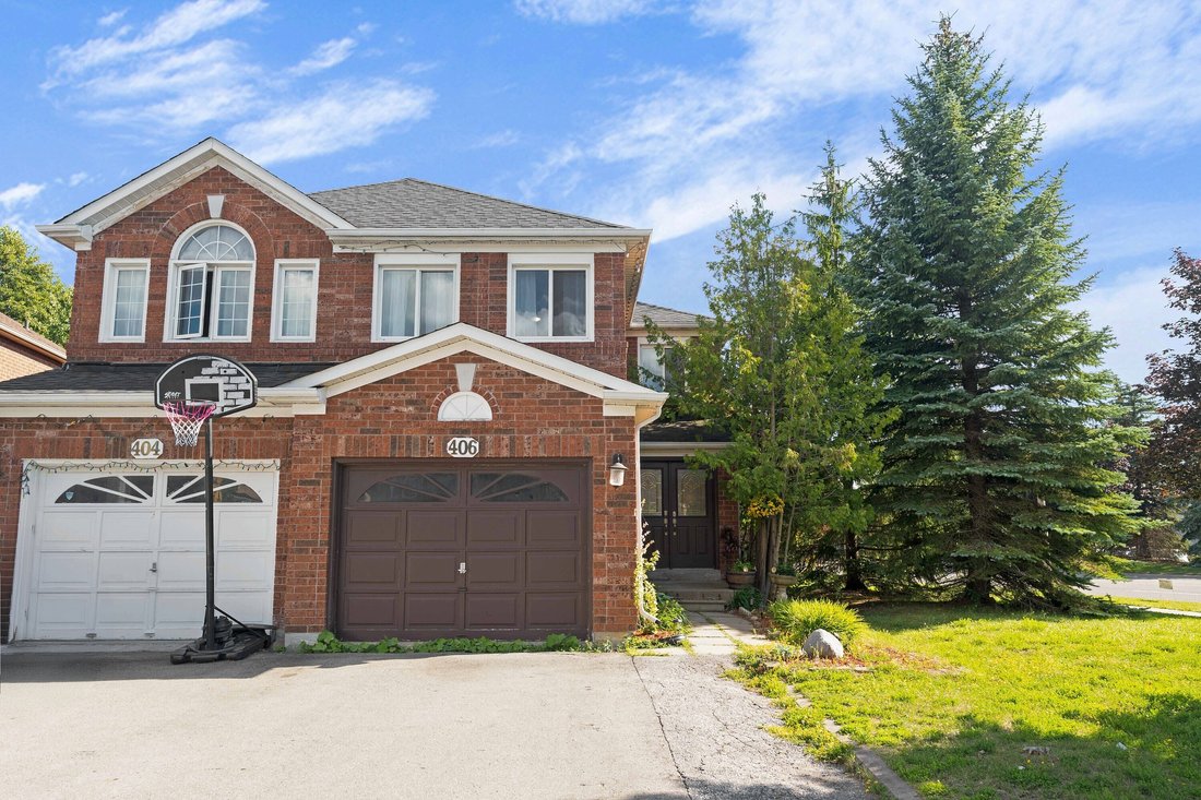 Townhouse in Aurora, Ontario, Canada 1 - 18515690