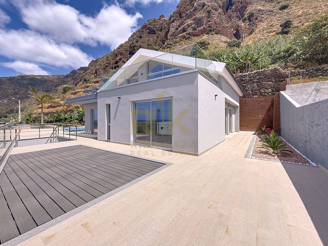 Villa in Estreito da Calheta, Madeira, Portugal 1 - 18382746