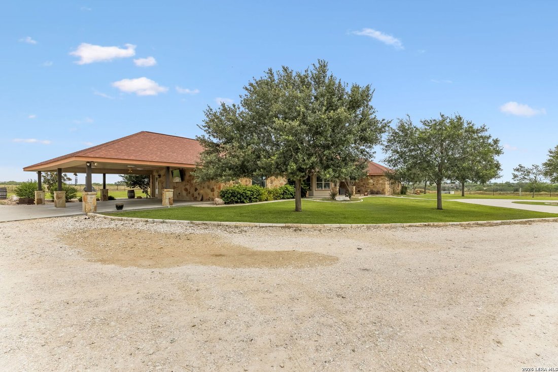 Farm Ranch in Gillett, Texas, United States 4 - 18518882