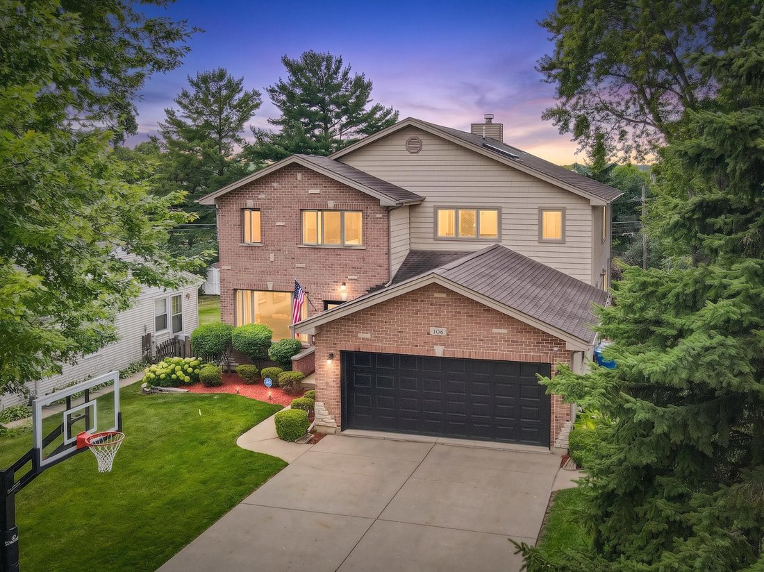House in Mount Prospect, Illinois, United States 1 - 18518627
