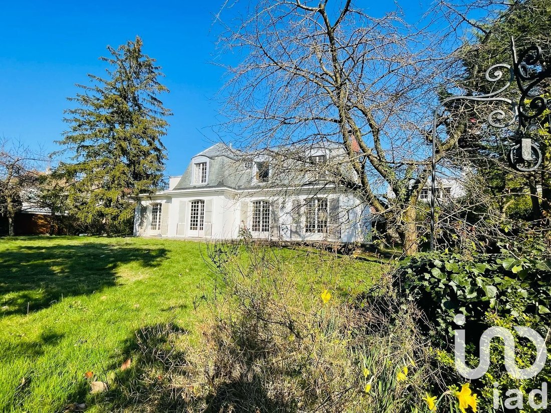 House in Chennevieres-sur-Marne, Ile-de-France, France 1 - 18518307