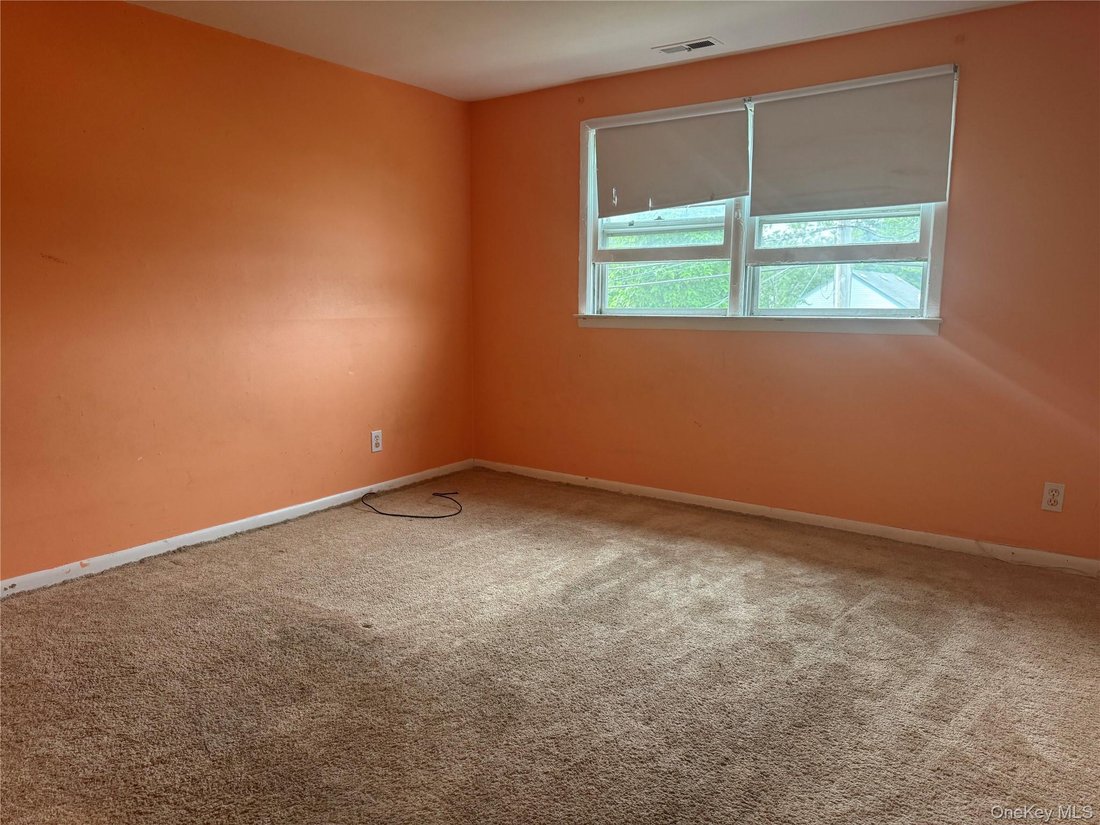 North Babylon, New York, United States 4 - 18513430