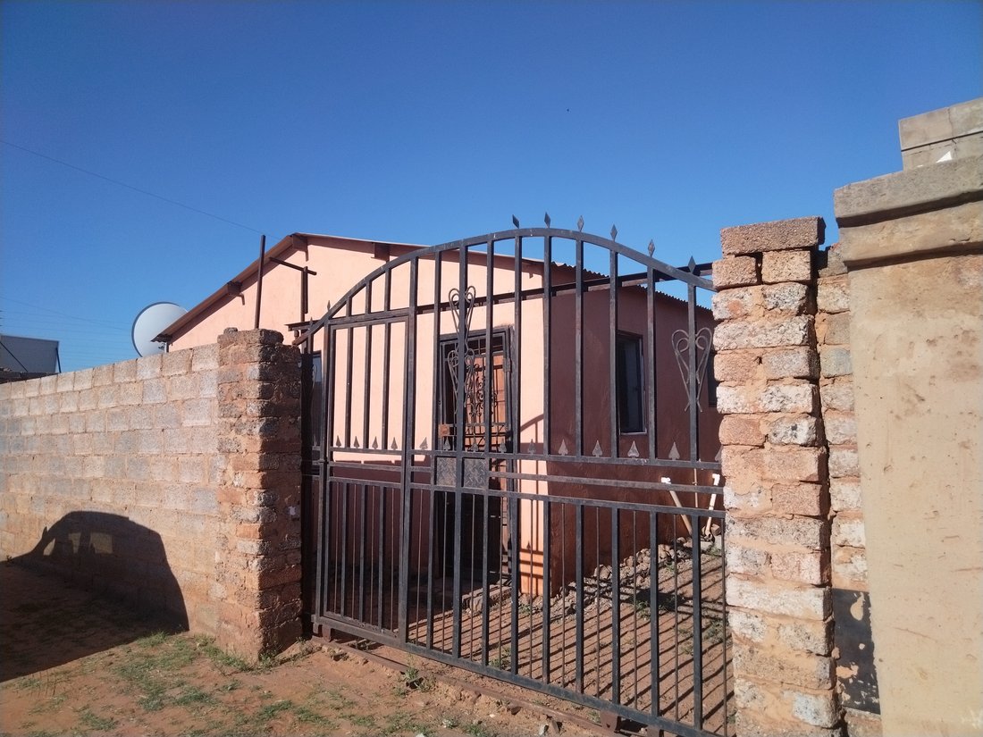 Country House in Discovery, Gauteng, South Africa 2 - 18522406