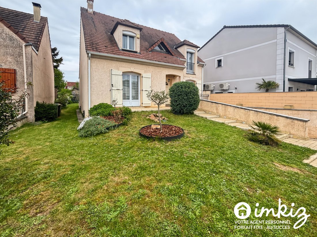 House in La Pyramide, Brunoy, France 2 - 18517304