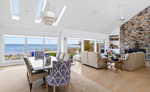 House in Center Moriches, New York, United States 1