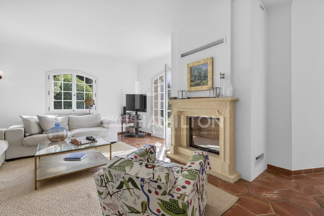 Villa in Grasse, Provence-Alpes-Côte d'Azur, France 3 - 18509804