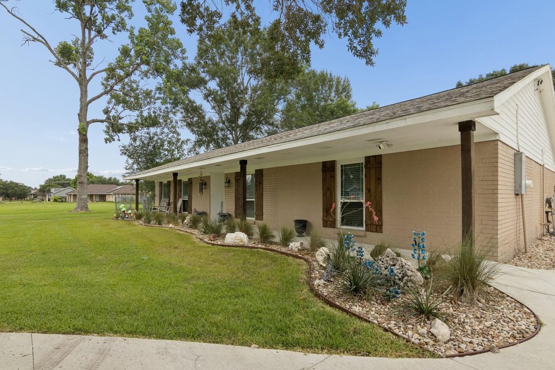 House in Alvin, Texas, United States 3 - 18509397