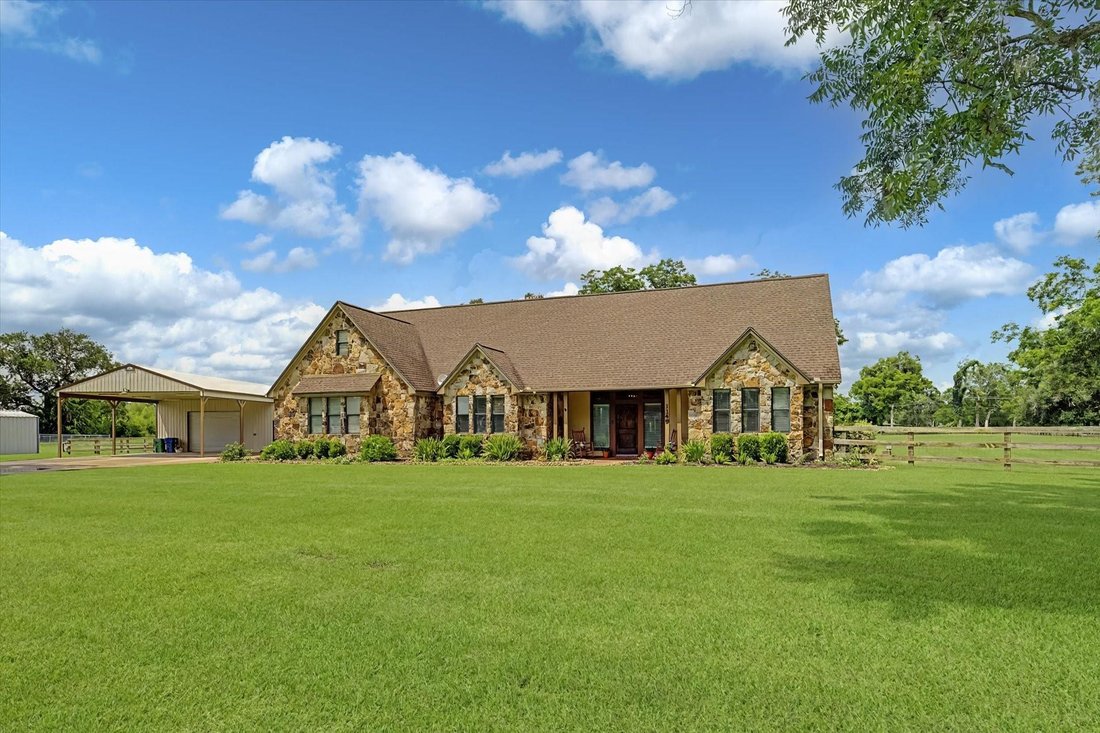 House in Angleton, Texas, United States 3 - 18512633