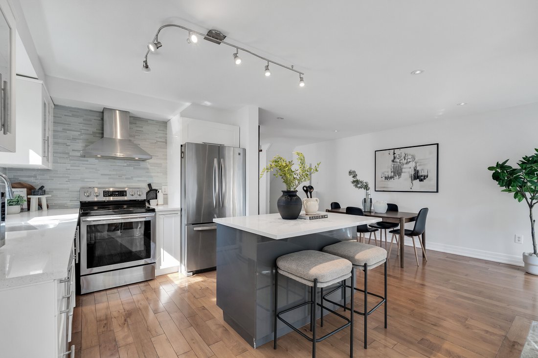 Townhouse in Aurora, Ontario, Canada 5 - 18515690