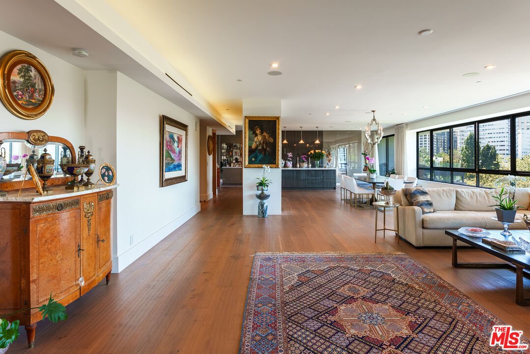 Condo in Los Angeles, California, United States 5 - 18516715