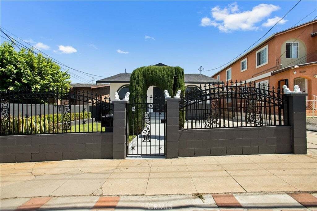 House in East Los Angeles, California, United States 2 - 18513325