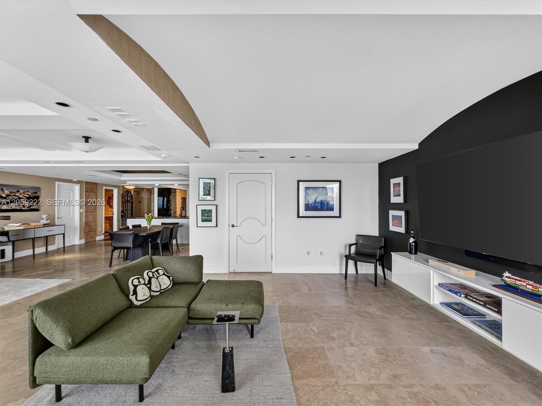 Condo in Miami Beach, Florida, United States 5 - 18513486