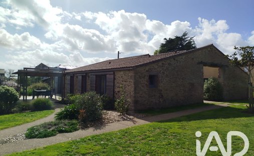 House in Arrondissement of La Roche-sur-Yon, Pays de la Loire, France 1