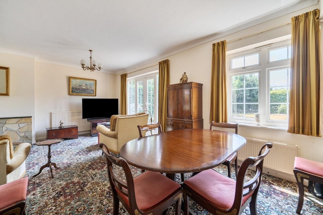 House in Old Windsor, England 2 - 18508316