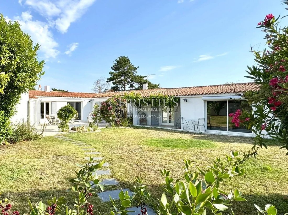 House in Le Bois-Plage-en-Ré, Nouvelle-Aquitaine, France 1 - 13713864