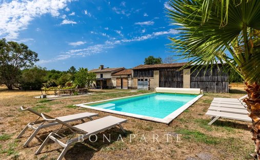 Farm Ranch in Gaillan-en-Medoc, Nouvelle-Aquitaine, France 1