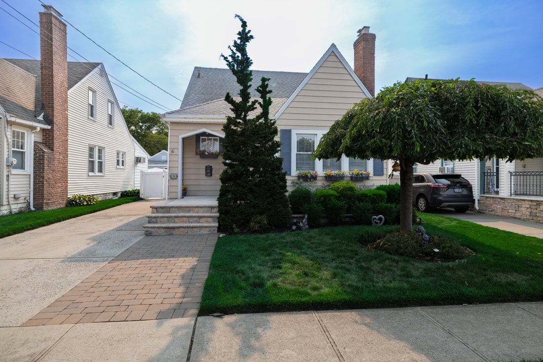 House in Malverne, New York, United States 1 - 18498676