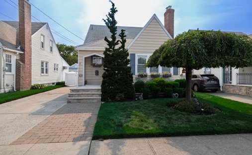 House in Malverne, New York, United States 1