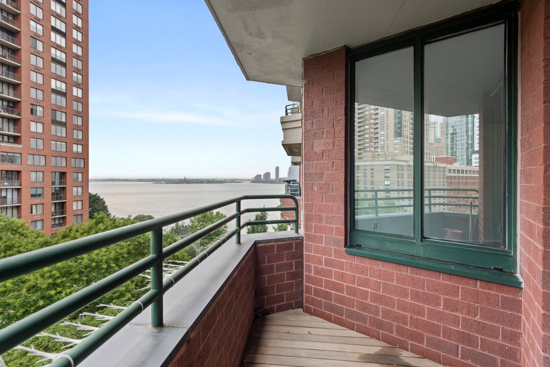 New York, New York, United States 3 - 18519243