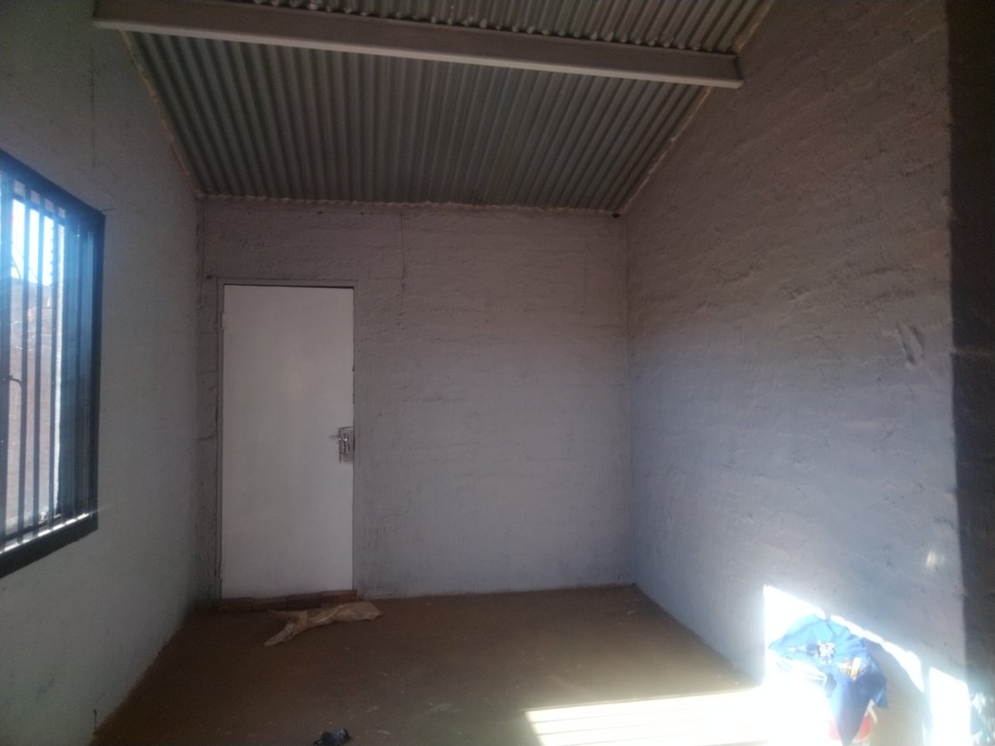 Country House in Discovery, Gauteng, South Africa 3 - 18522406