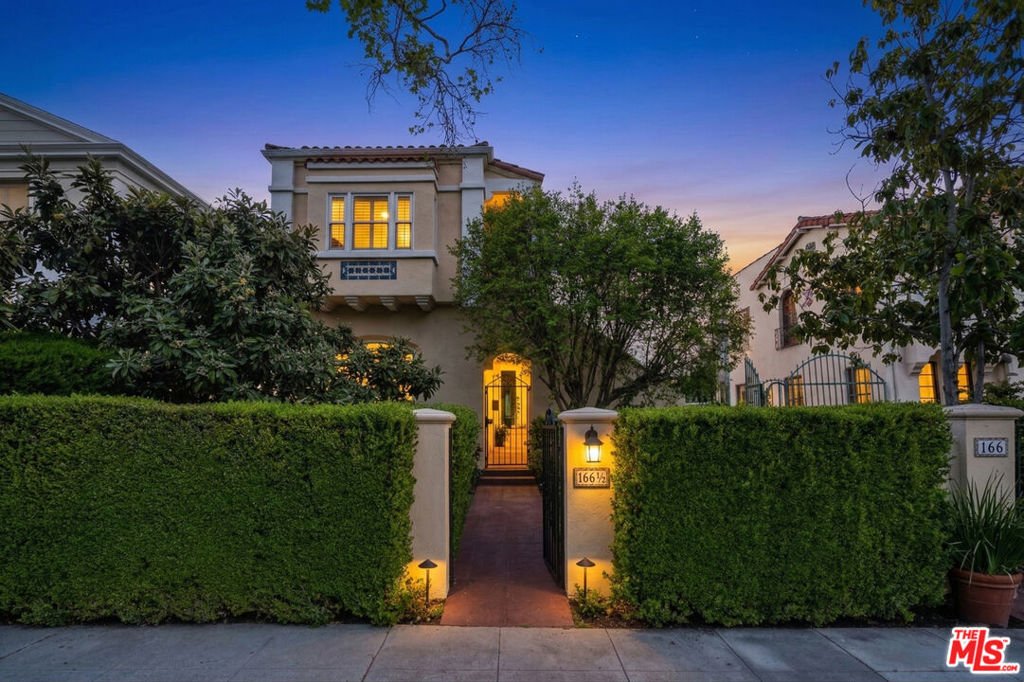 Beverly Hills, California, United States 1 - 18511066