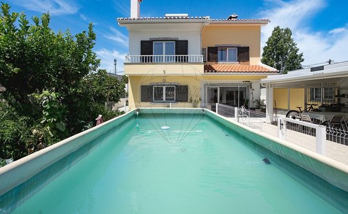 Villa in Charneca de Caparica e Sobreda, Setubal, Portugal 1