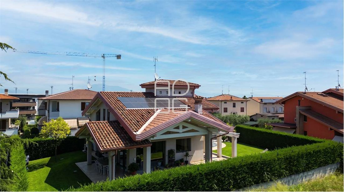 Villa in Rivoltella, Desenzano del Garda, Lombardy 3 - 18511691