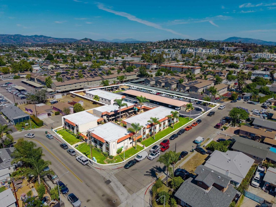 Escondido, California, United States 1 - 18513068