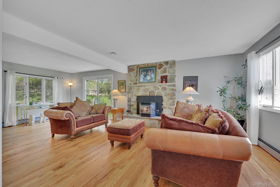 House in Woodbury, New York, United States 5 - 18512875