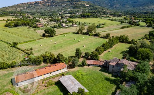 Country House in Center, Cortona, Tuscany 1