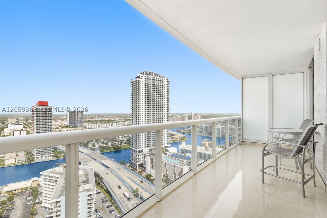 Condo in Hallandale Beach, Florida, United States 1 - 18511315