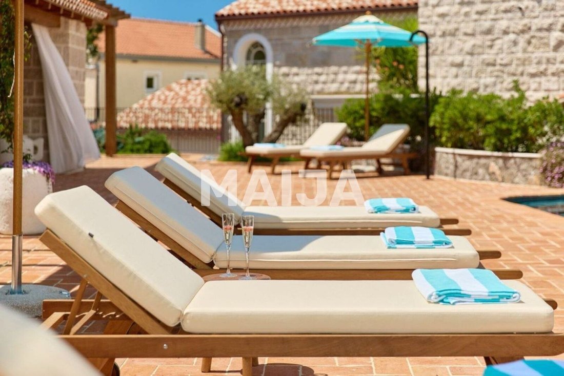 Villa in Herceg Novi, Herceg Novi Municipality, Montenegro 3 - 18510876