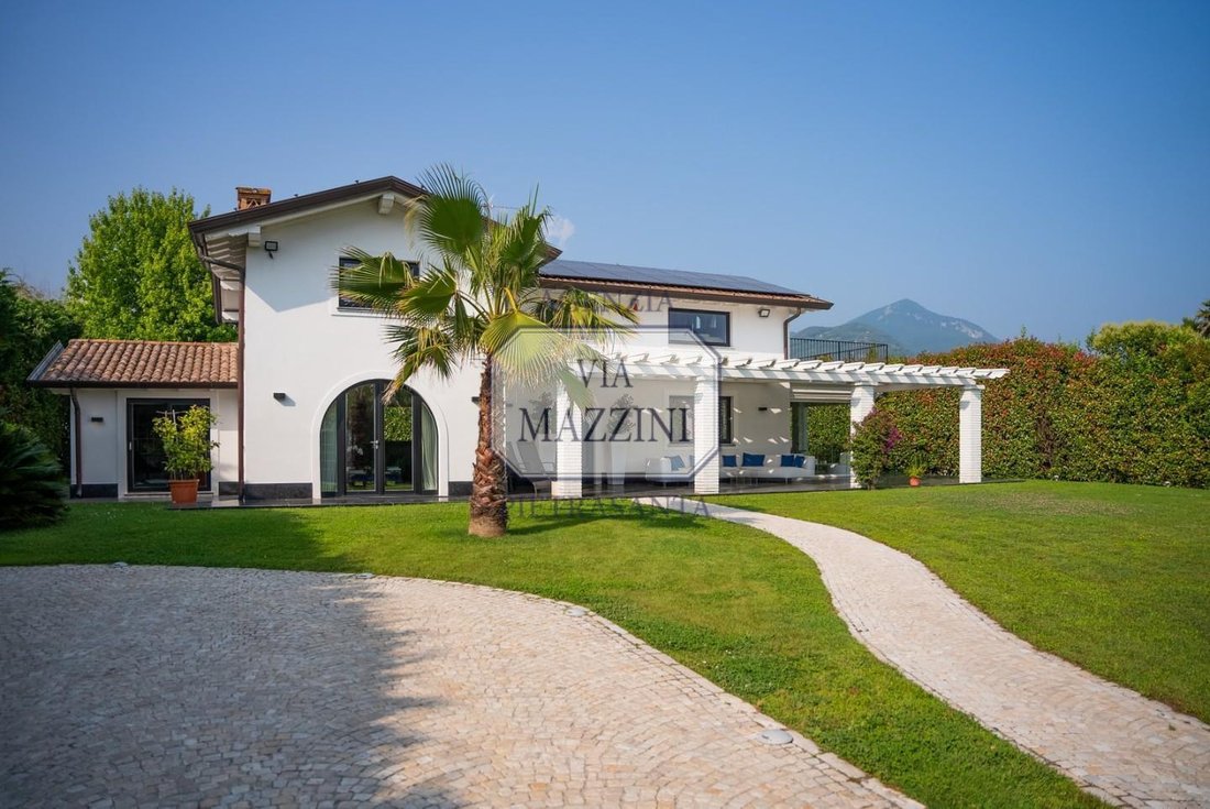 Villa in Pietrasanta, Tuscany, Italy 2 - 18518917