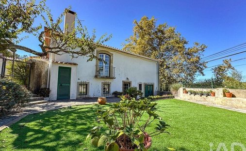 Townhouse in Colares, Lisbon, Portugal 1