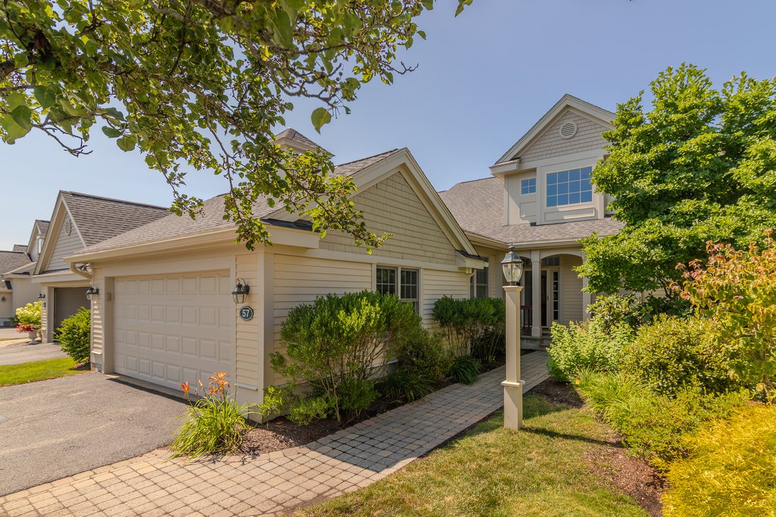 Condo in Southborough, Massachusetts, United States 1 - 18516701