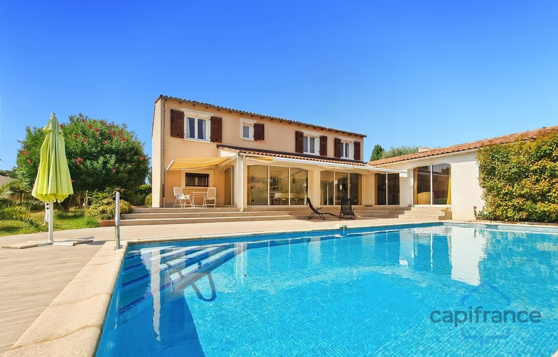 House in Centre Ville, Castries, France 1 - 16662045