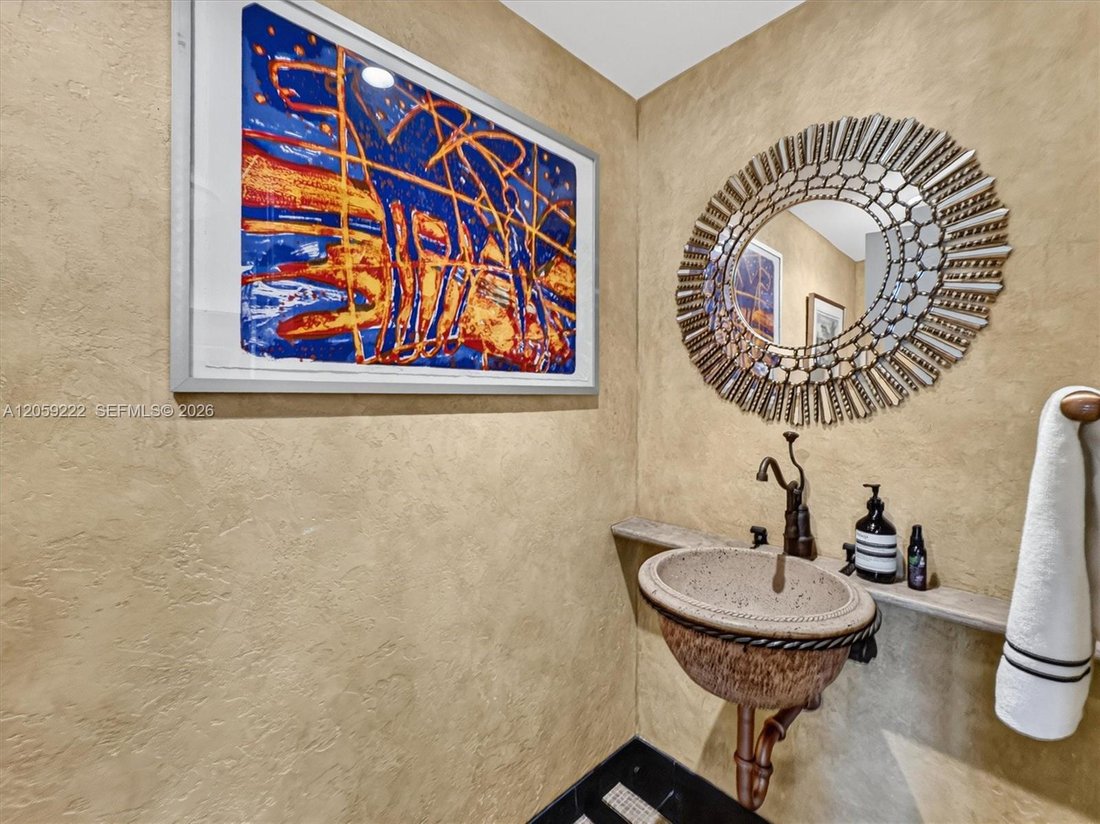 Condo in Miami Beach, Florida, United States 3 - 18513486