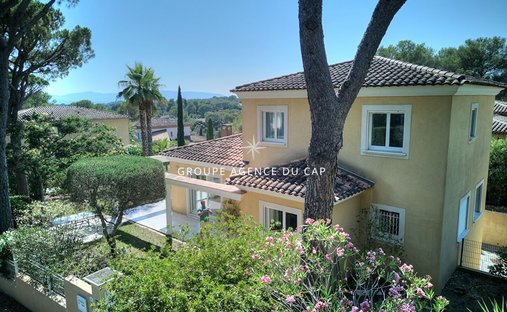Villa in Estérel Plage-Logis de l'Aspé-Péguière, Saint-Raphaël, France 1