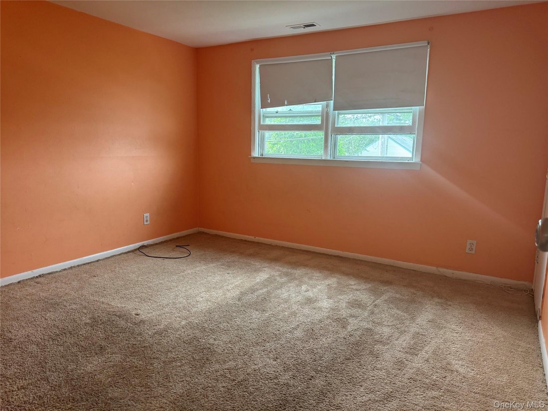 North Babylon, New York, United States 3 - 18513430
