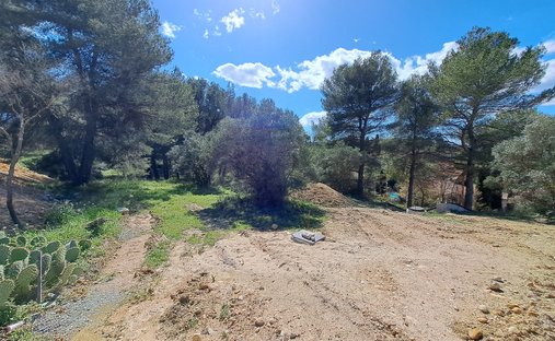 Land in Granettes-Jauberte-Sainte Anne, Aix-en-Provence, France 1