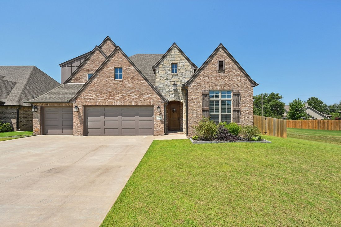 Owasso, Oklahoma, United States 1 - 18516821