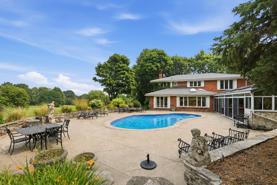 Estate in Brant, Ontario, Canada 2 - 18508744