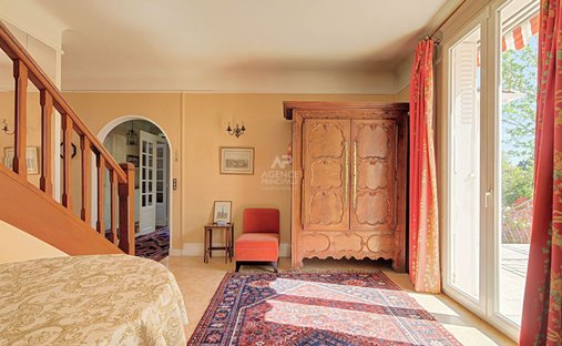 House in Forêt, Saint-Germain-en-Laye, France 1