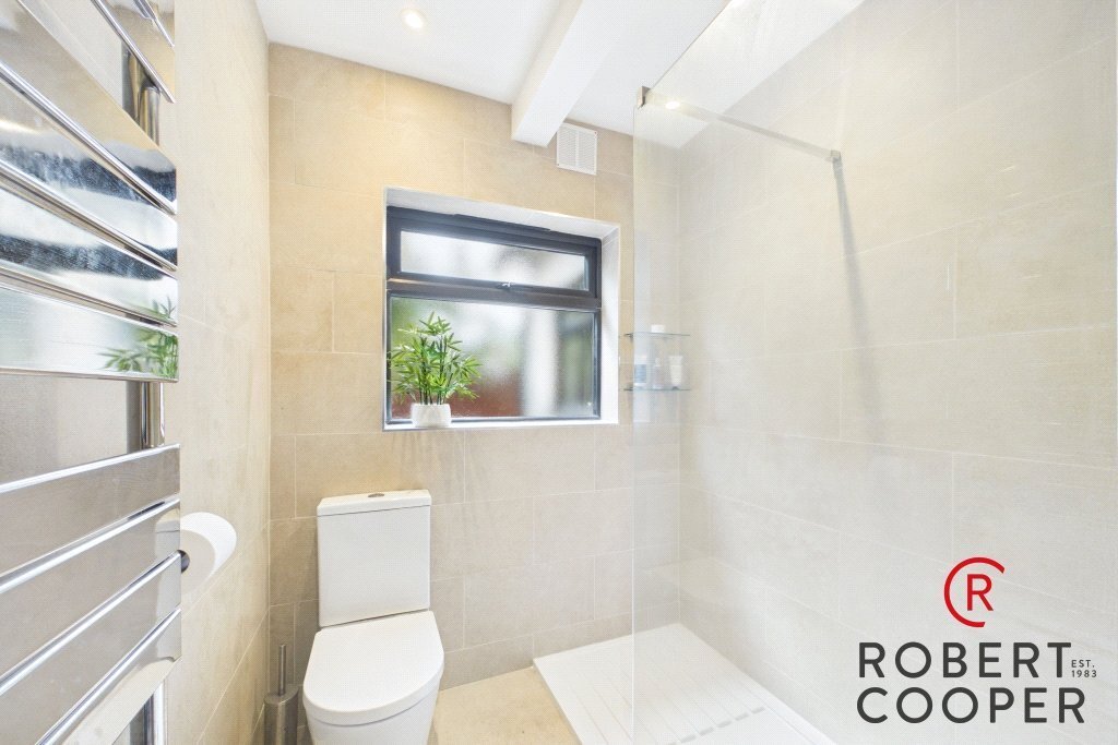 Bungalow in South Ruislip, Hillingdon, England 3 - 18510765