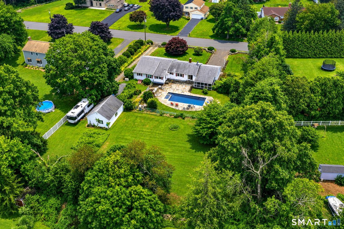 Trumbull, Connecticut, United States 4 - 18510392