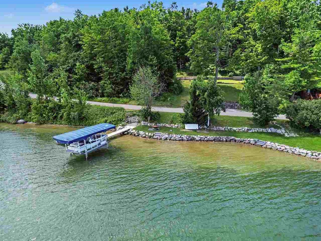 Land in Petoskey, Michigan, United States 1 - 18515922